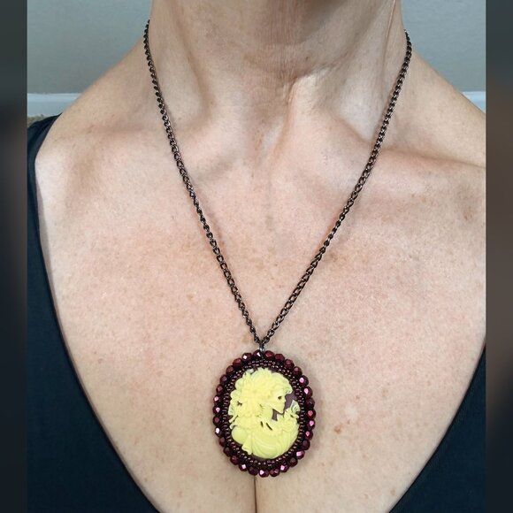 OOAK Gothic Cameo Cranberry Rhinestones Necklace Handmade Victorian Skull 18 - Picture 3 of 6